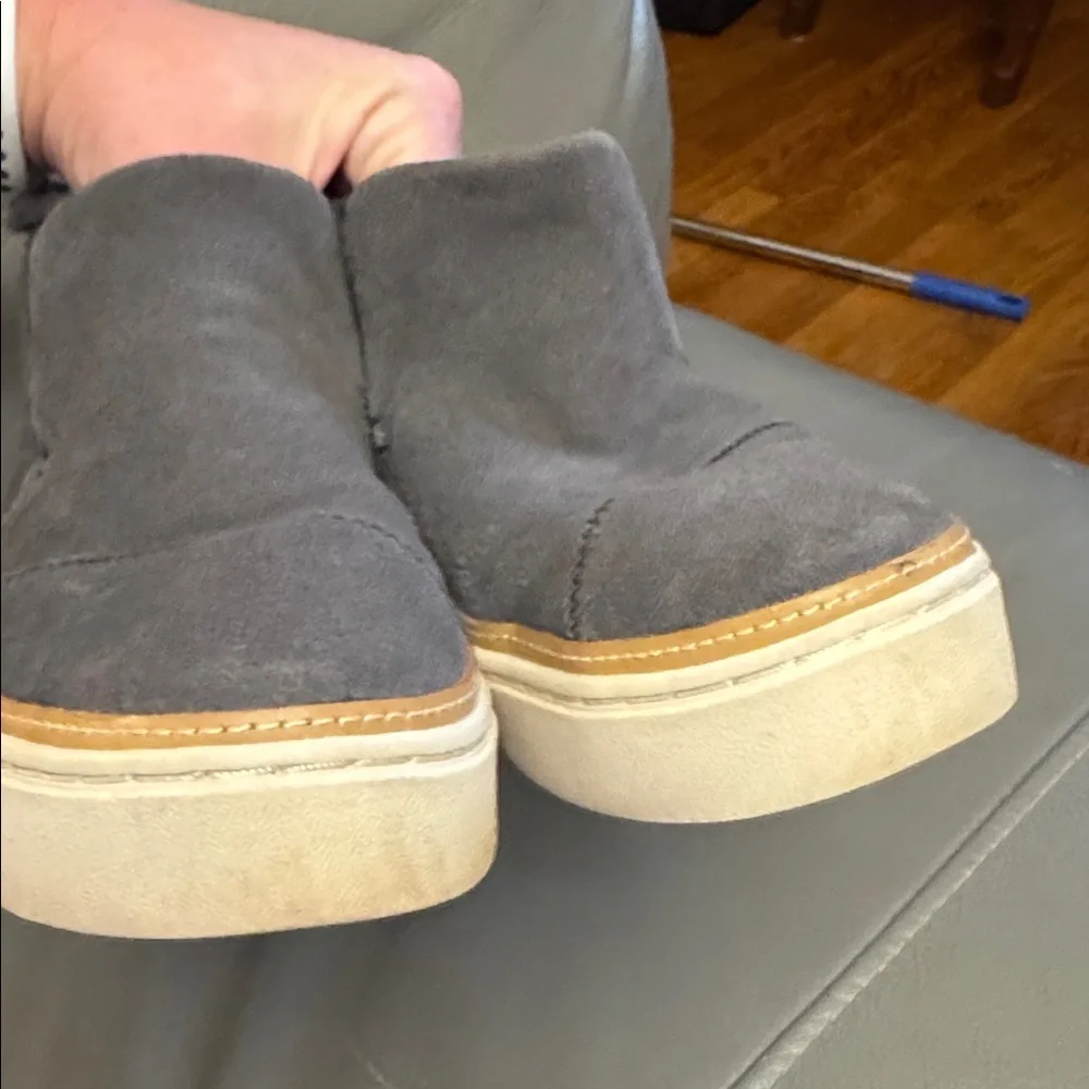 Toms Gray Faux Suede Fleece -Lined Slip-On Women’s Sneakers size 7.5
